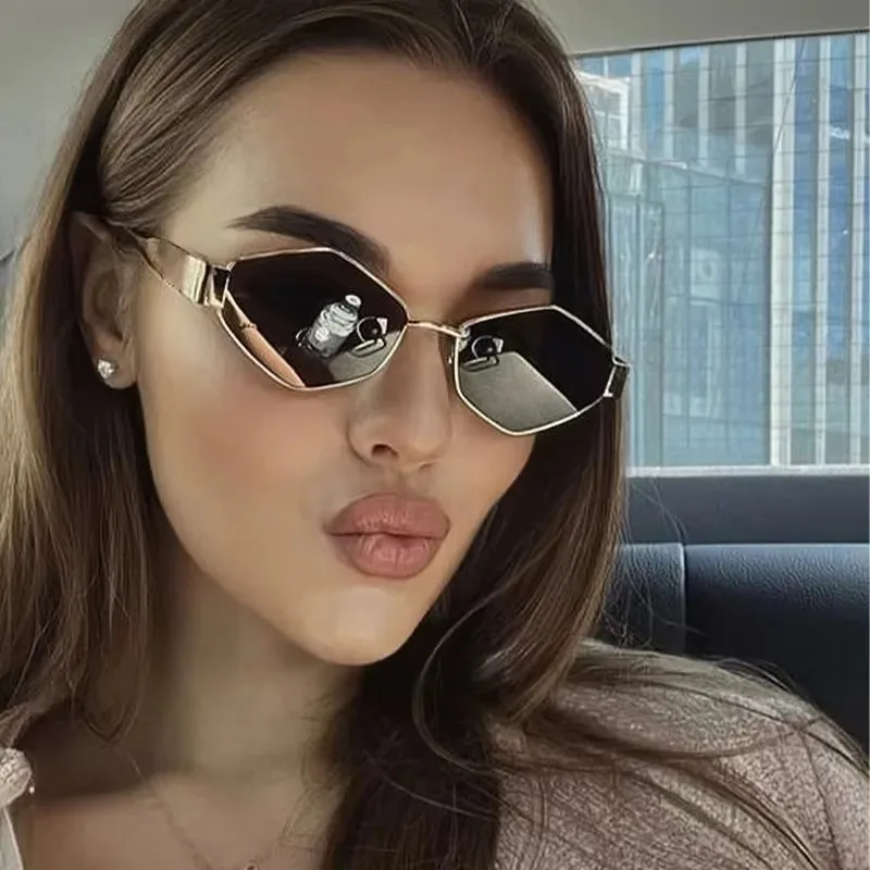 Occhiali da sole da donna con  - Designer Sunglasses recensione e prezzo